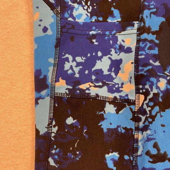 Woman’s Popfit Leggings - Picture 4 of 5